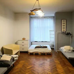 spacious-apartment.krakowhotelspoland.com/